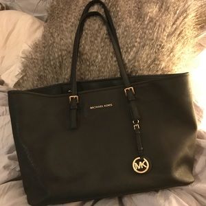 Michael Kors JetSet Travel Medium Saffiano Leather